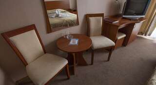 Гостиница  Байкал Листвянка Стандартный двухместный номер с 1 кроватью или 2 отдельными кроватями-5