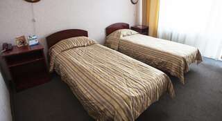 Гостиница  Байкал Листвянка Двухместный номер эконом-класса с 2 отдельными кроватями и видом на лес-6