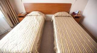 Гостиница  Байкал Листвянка Стандартный двухместный номер с 1 кроватью или 2 отдельными кроватями-11